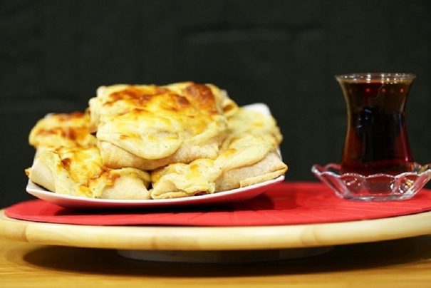 Lavaşta Beşamel Soslu Tavuk Tarifi