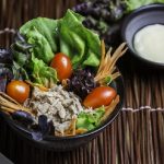 Fesleğenli Kekikli Salata Sosu ile Portakallı Ton Balığı Salatası Tarifi