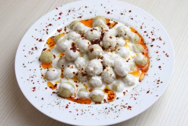 Yoğurtlu Bulgur Köftesi Tarifi