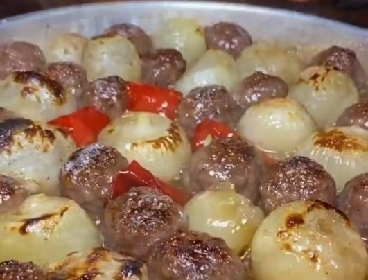 Köfteli Soğan Yahnisi Tarifi