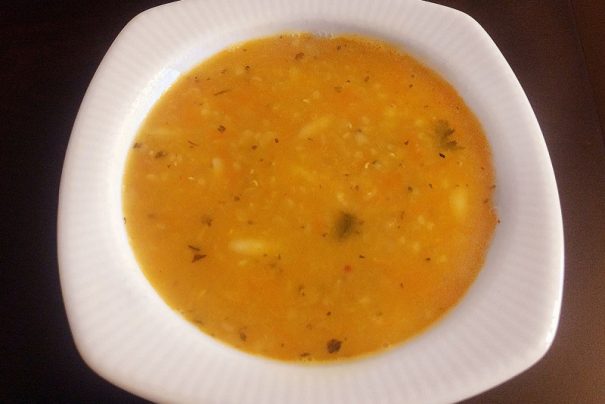 Arpa Şehriyeli Kırmızı Mercimek Çorbası Tarifi