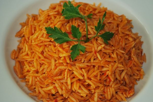 Domatesli Arpa Şehriye Pilavı Tarifi