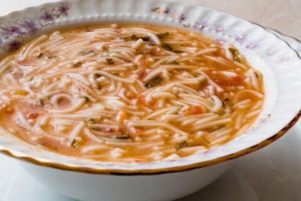 Domatesli Tel Şehriye Çorbası Tarifi