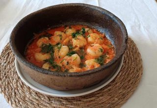 Domates Soslu Karides Güveç Tarifi